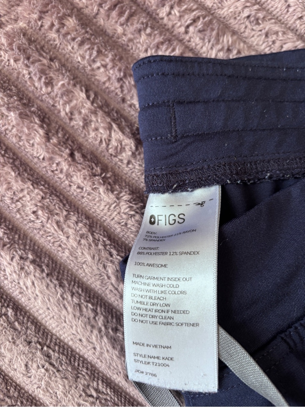 Figs Women's Navy Straight Leg Scrub Pants & V-Neck Top - Picture 2 of 3
